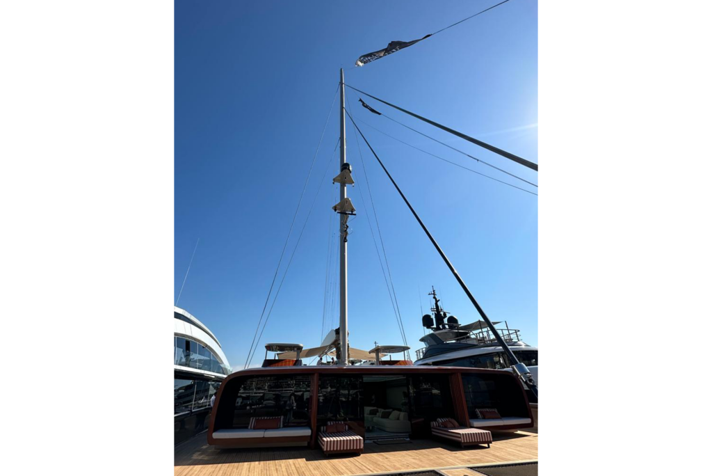 Distant view of the mast of the catamaran ArtExplorer